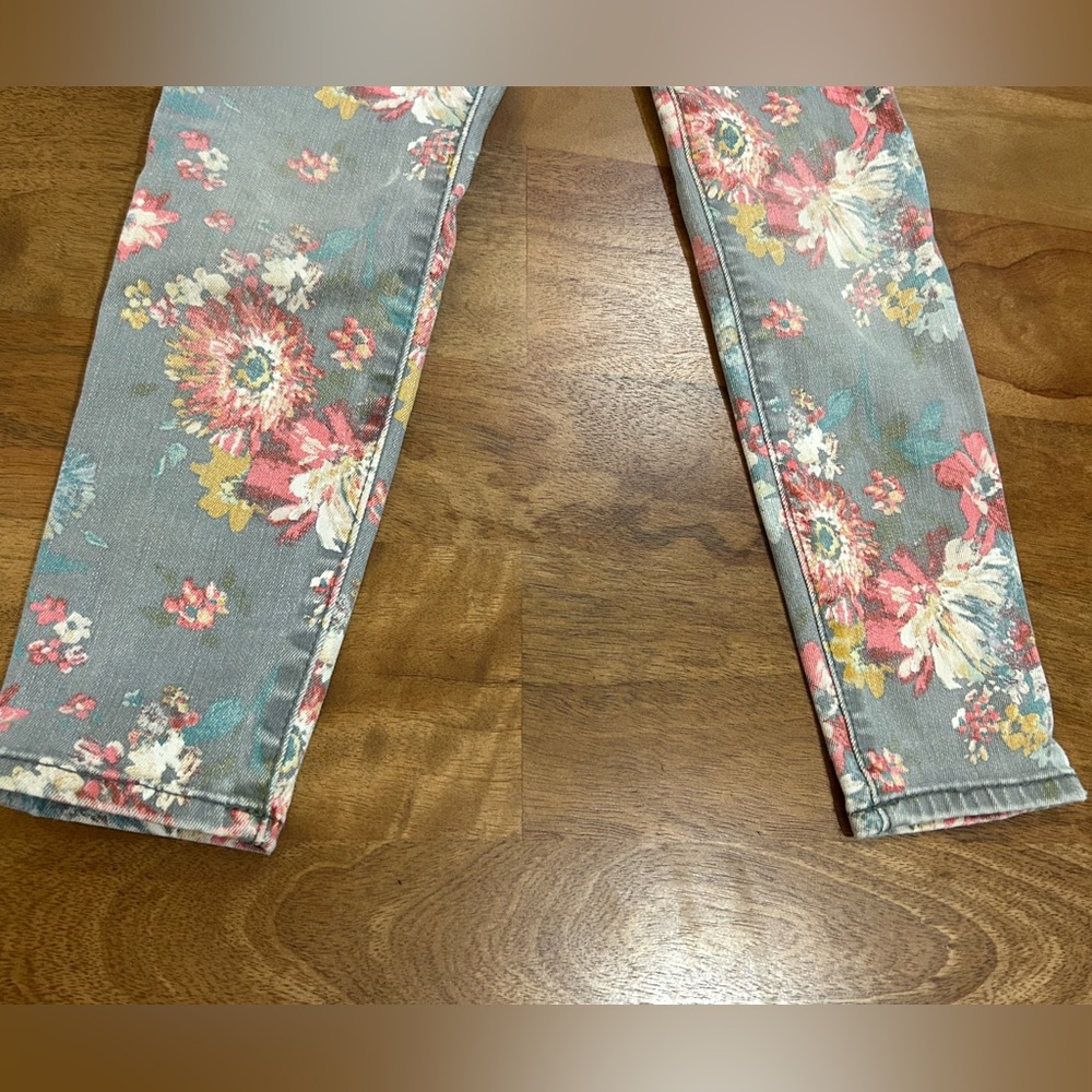 GAP Girl's Grey & Pink Floral Print Skinny Jeans. Size 5 - Picture 3 of 7